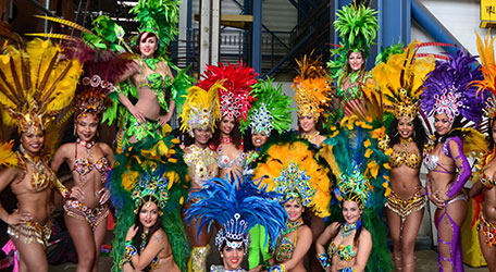 Rio de Janeiro carnaval parade met Braziliaanse danseressen